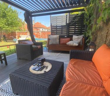Tremblay-en-France Apartment | Atelier chaleureux 40m2 - Jacuzzi - proche CDG Parc des expo