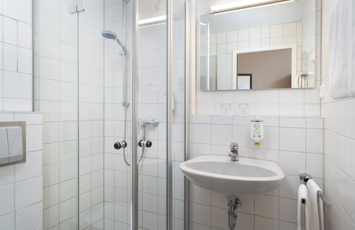 Lampertheim Hotel | Ates Hotel Lampertheim by Aurum