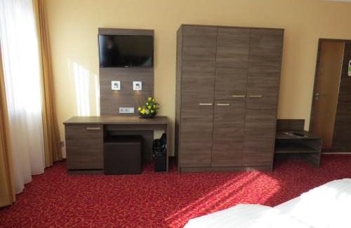 Lampertheim Hotel | ates Hotel Lampertheim by AURUM