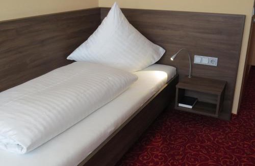 Lampertheim Hotel | ates Hotel Lampertheim by AURUM