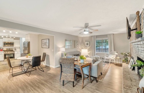 Woodstock House | ATH - Sleeps 8 - 4 Beds - Pet friendly - Dupree