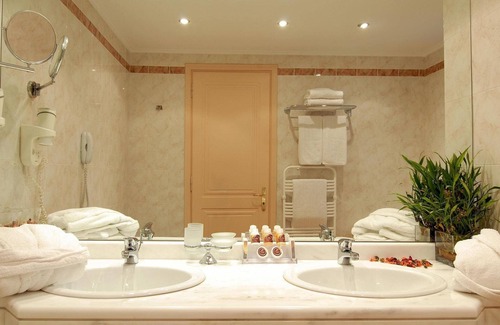 Neos Kosmos Hotel | Athens Atrium Hotel and Suites