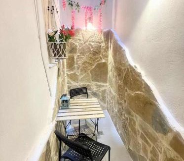 Platia Viktorias Apartment | Athens Central Apartment