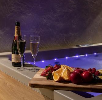 Attiki Apartment | Athens Luxurious Penthouse With Spa 5' to Metro