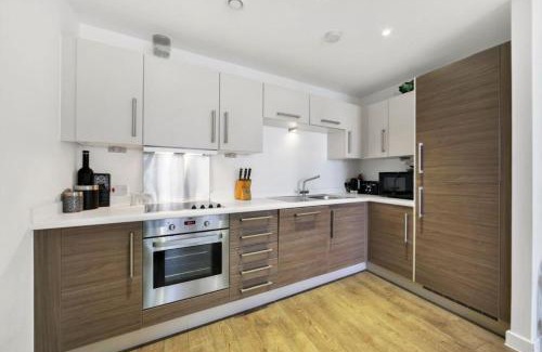 Spitalfields Apartment | Athera - Festival Quarter, Canary Wharf 2 bed, 2 bath apartment with balcony and gym facility