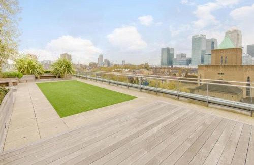 Spitalfields Apartment | Athera - Festival Quarter, Canary Wharf 2 bed, 2 bath apartment with balcony and gym facility