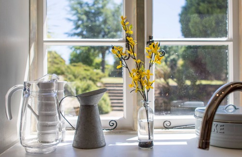 Ilminster Cottage | Atherstone Farm Cottage - charming thatched cottage, sleeps 4 guests in 2 rooms