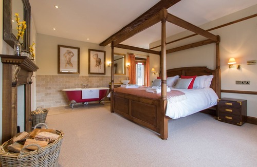 Ilminster Other | Atherstone Farmhouse - thatched farmhouse sleeps 10 guests in 4 bedrooms