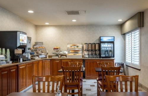 Redwood Oaks Hotel | Atherton Park Inn and Suites