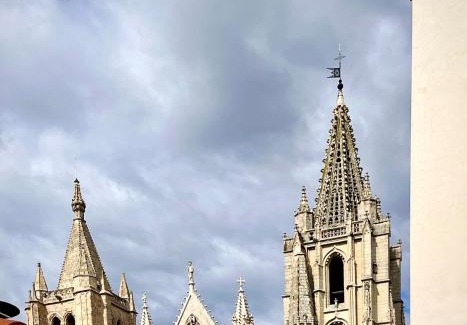 Old Town Apartment | Atico a 100m de la Catedral VUT-LE-830