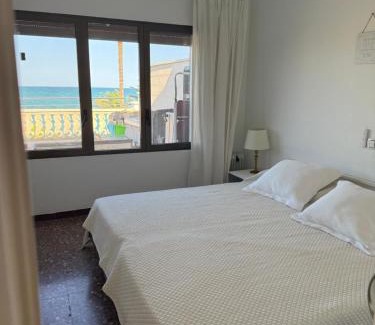 Vinaros Apartment | Atico la piramide en primera 1º línea de mar