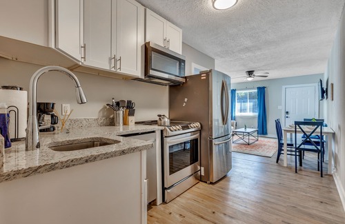 Eagan Park House | ATL Stopover: Cozy & Convenient with Parking