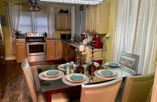 Sandtown House | Atlanta Pool Home Near Airport, Attractions & Downtown 8 guests 4 Bedroom 2 Bath