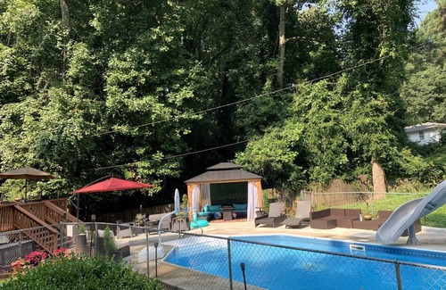Sandtown House | Atlanta Pool Home Near Airport, Attractions & Downtown 8 guests 4 Bedroom 2 Bath