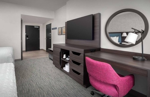 Pineapple Grove Arts District Hotel | Atlantic Avenue Stay – 2 Units Steps from Beach, Nightlife, and Coastal Charm