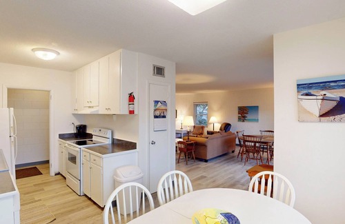 Jekyll Island Apartment | ATLANTIC BREEZE #4 2 bedrooms, 2 bathrooms