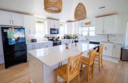 Sandbridge House | Atlantic Sunrise - Bright Renovated 9BR | Private Pool | Hot Tub