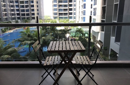 Malacca City Apartment | Atlantis Residence Pool View by Daisy Concept