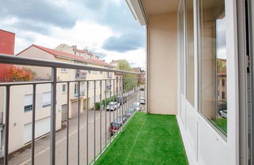 Montchat Apartment | Atmosphere Cosy Grange-Blanche : balcon et calme