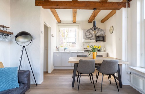 Hollum Apartment | Atmospheric overnight stay in a historic commander's house!