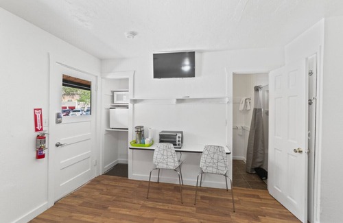 Moab Apartment | Atomic Motel #4 I Downtown I Historic I Trailer Parking