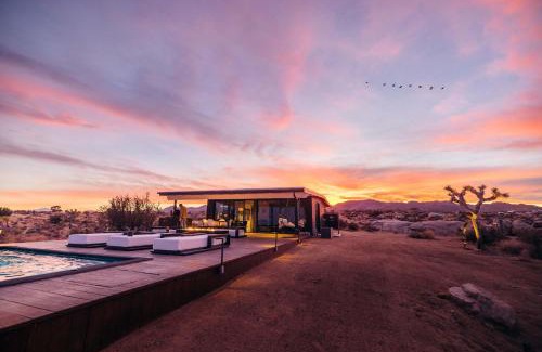 Pioneertown House | Atomic Ranch l Modern Pool Cabin Against 250 Acres