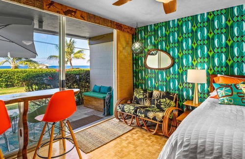 Kahaluu Bay Condo | "Atomic Tiki" at Kona White Sands #A3 – Magic Sands Beach