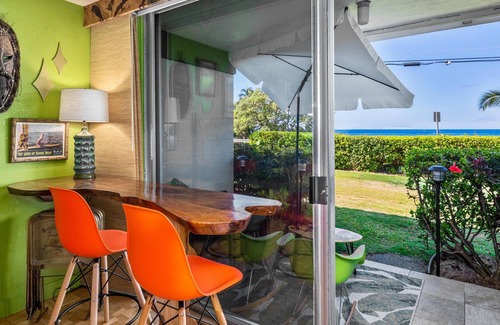 Kahaluu Bay Condo | "Atomic Tiki" at Kona White Sands #A3 – Magic Sands Beach