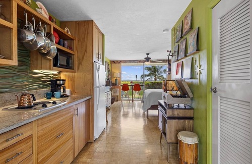 Kahaluu Bay Condo | Atomic Tiki | the Ultimate Magic Sands Getaway!