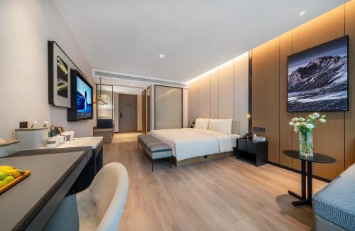 Qu County Hotel | Atour Hotel Dazhou Quxian Wealth Center