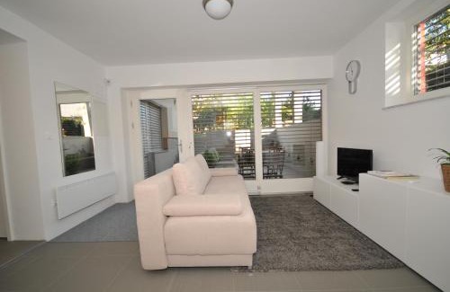Siska District Apartment | Atrium flat in the Villa