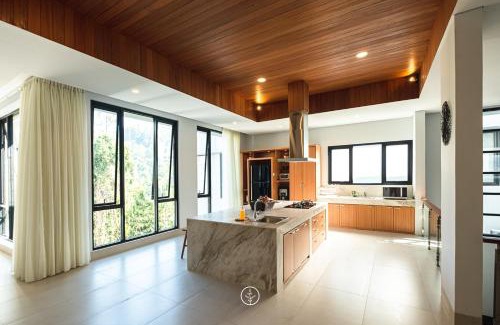 Bandung Villa | Atsuka Hill View Villa 8 bedrooms with a private heated swimming pool