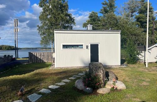 Vastervik House | Attefallshus på hornsudde