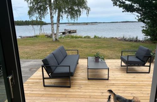 Vastervik House | Attefallshus på hornsudde