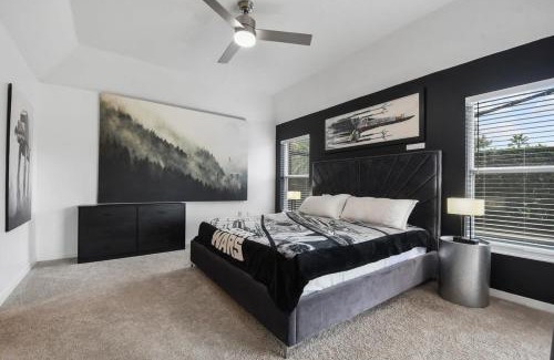 Lake Berkley House | Attention Star Wars fans Amazing 6 BR pool