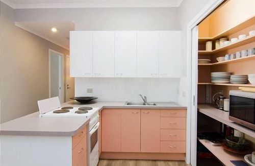 Bright Apartment | Atticus Cottage, Bright