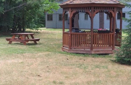 Bartlett Apartment | Attitash Resort * RENOVATED Condo sleeps 6 * New Hampshire - White Mountains