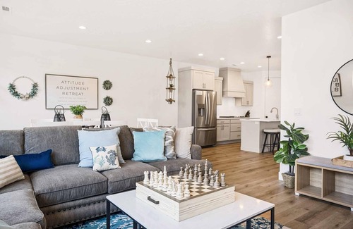 St. George House | Attitude Adjustment Retreat: Desert Color Lagoon + Beaches