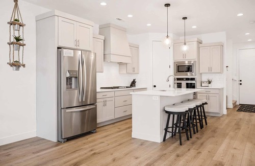 St. George House | Attitude Adjustment Retreat: Desert Color Lagoon + Beaches