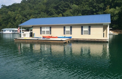Big Creek Boat Rental | Attitude Adjustment Beautiful Floating Home on Scenic Norris Lake