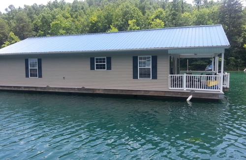 Big Creek Boat Rental | Attitude Adjustment Beautiful Floating Home on Scenic Norris Lake