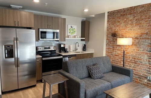 Riverside Apartment | Attractive 1 Bed Travel Apartment Steps Away From The Spokane Opera House