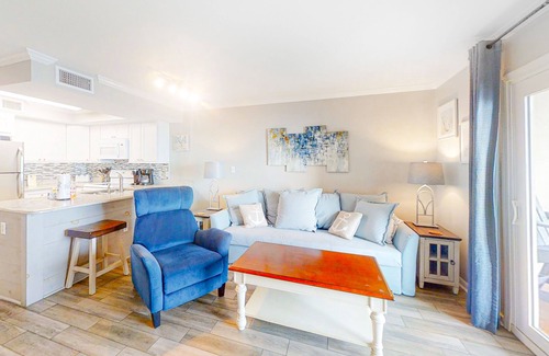 Gulf Shores Condo | Attractive and Convenient Gulf-Front Home Right on Beach w/Shared Pool, Hot Tub