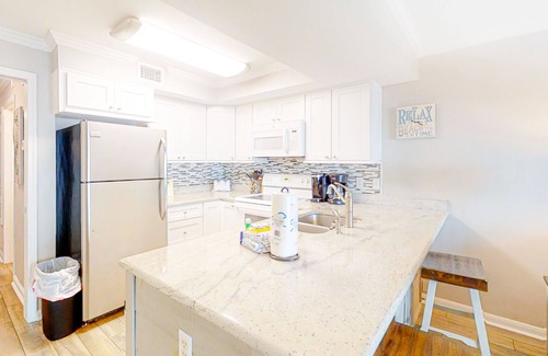 Gulf Shores Condo | Attractive and Convenient Gulf-Front Home Right on Beach w/Shared Pool, Hot Tub