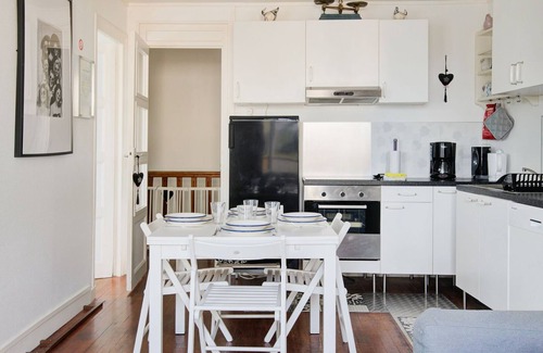 Isigny-sur-Mer Cottage | Attractive Apartment in Isigny-sur-Mer