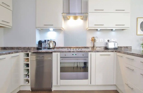 Cathedrals Apartment | Attractive Quiet Flat in popular London Bridge neighbourhood