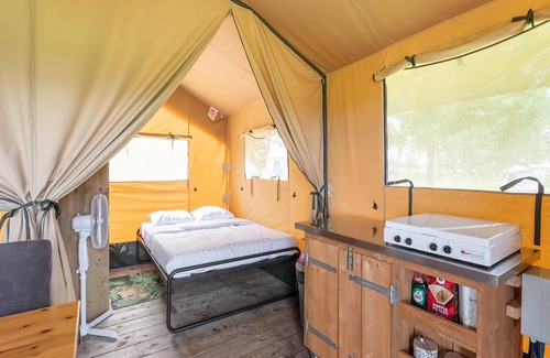 Zwiggelte House | Attractive tent lodge in Zwiggelte with garden