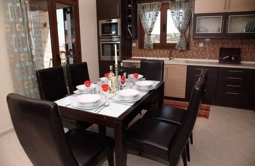 Skouloufia Villa | Attractive villa with private pool