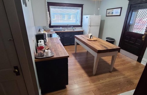 Pocahontas House | ATV groups Welcome, Trail and Ale Lodge, King Beds
