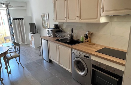 Lepante Quarter Apartment | ATYPICAL AND ORIGINAL APARTMENT (2 Kitchens. 1 Bathroom. 1 Shower room. 2 WC)